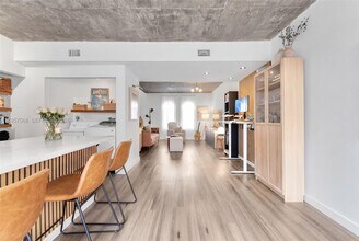 5265 NW 112th Ave in Doral, FL - Building Photo - Building Photo