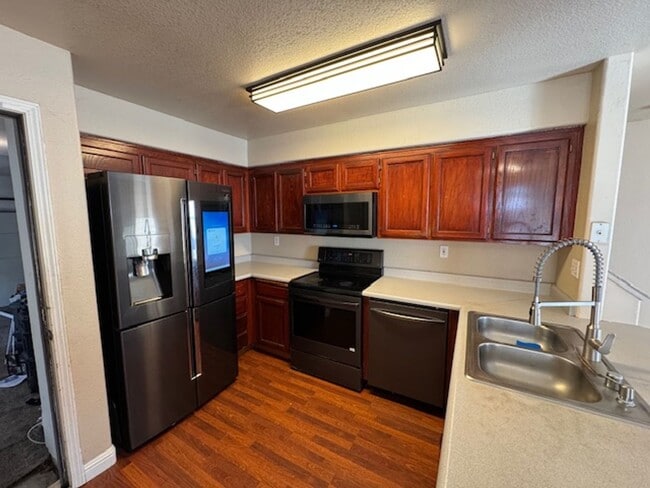 828 Naify Ln in Santa Rosa, CA - Building Photo - Building Photo