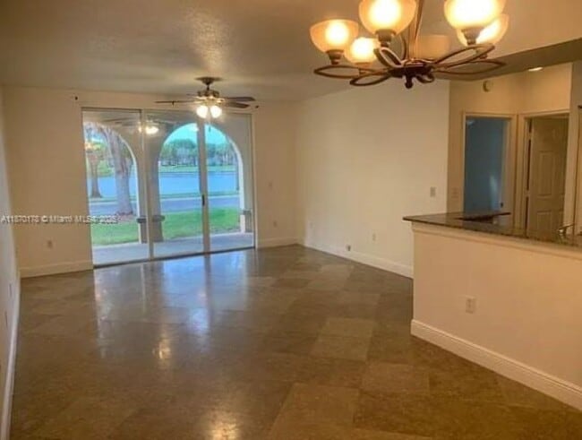 2557 Centergate Dr in Miramar, FL - Building Photo - Building Photo