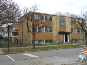 110 W 68th St in Chicago, IL - Building Photo - Building Photo