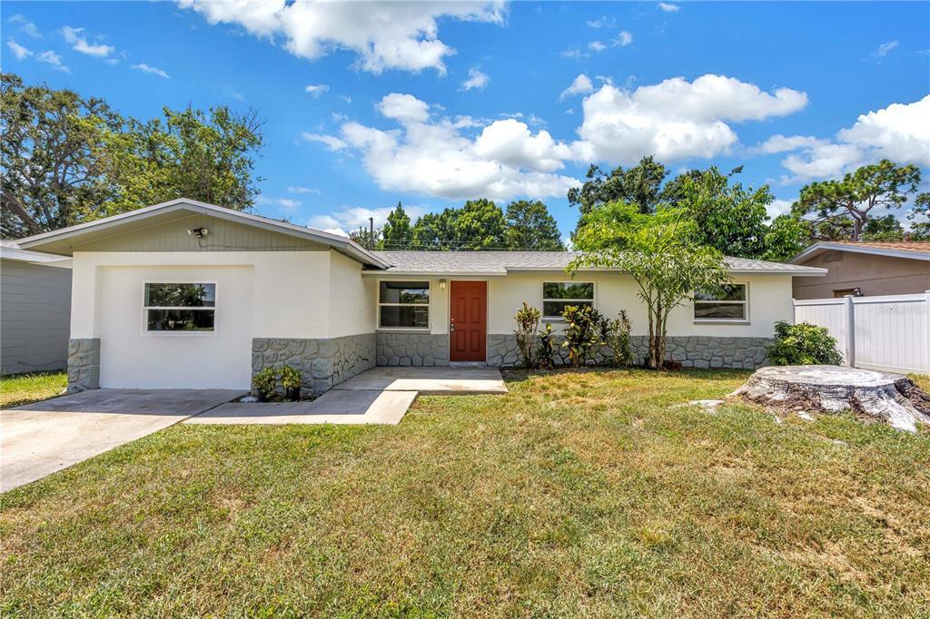 10920 111th St N in Largo, FL - Building Photo