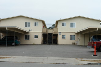 1134 Parkside St in Salinas, CA - Foto de edificio - Building Photo