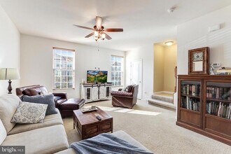 7076 Mongoose Trail in Gainesville, VA - Building Photo - Building Photo