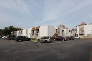 Peterson Place Apartments in Dallas, TX - Building Photo