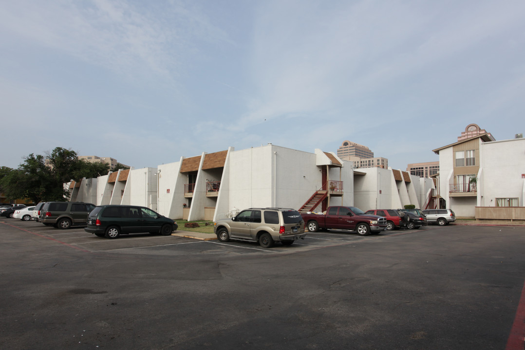 Peterson Place Apartments in Dallas, TX - Foto de edificio