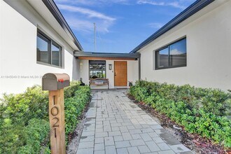 1021 Guava Isle in Fort Lauderdale, FL - Building Photo - Building Photo