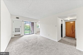 3207 Valley Dr in West Chester, PA - Building Photo - Building Photo