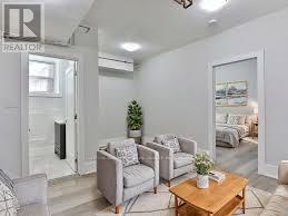 915 St Clair Ave W in Toronto, ON - Building Photo - Building Photo