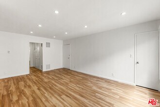 1037 N La Jolla Ave in West Hollywood, CA - Building Photo - Building Photo