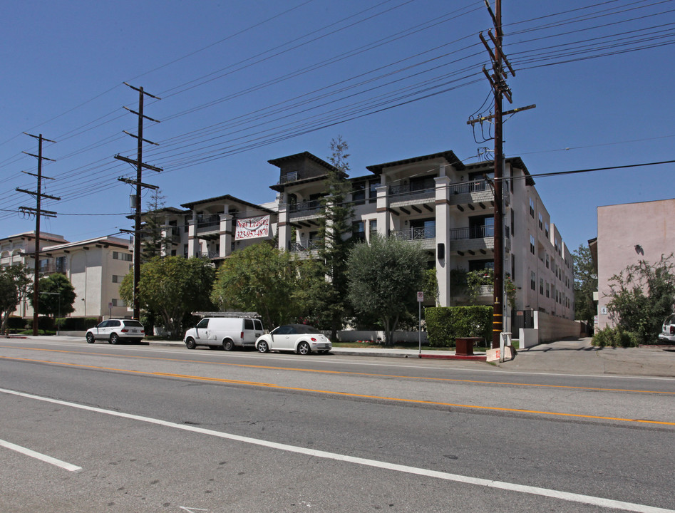 12745 Moorpark St in Studio City, CA - Foto de edificio