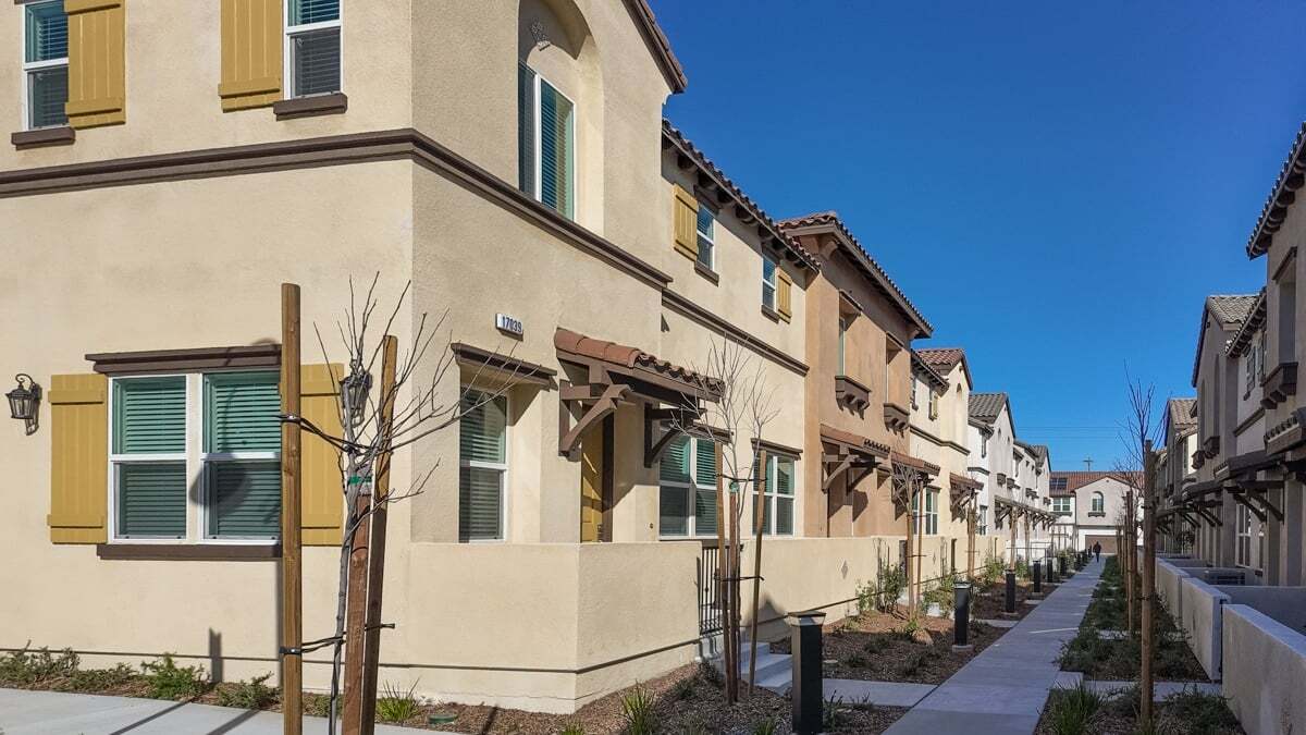 Calista Townhomes in Fontana, CA - Building Photo