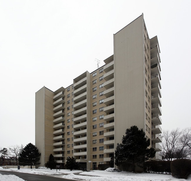 Glencrest Terrace Apartments in Burlington, ON - Building Photo - Building Photo