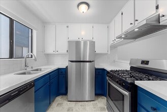 448 W Windsor Rd in Glendale, CA - Building Photo - Building Photo