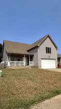 519 Fox Trot Dr in Clarksville, TN - Foto de edificio - Building Photo