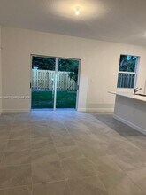 1041 SE 27th Terrace in Homestead, FL - Building Photo - Building Photo