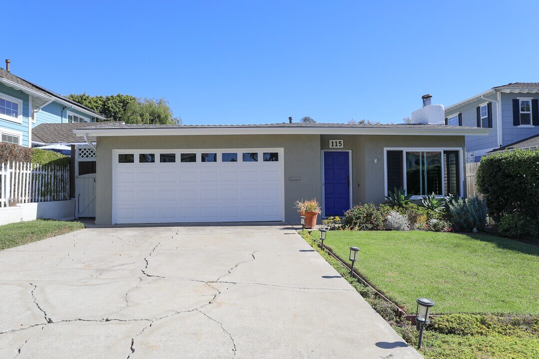 115 W Avenida Cordoba in San Clemente, CA - Building Photo