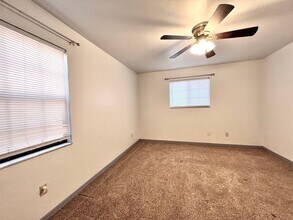 5830 SW 9th Pl in Gainesville, FL - Building Photo - Building Photo