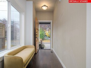 4924 SE Rural St in Portland, OR - Building Photo - Building Photo