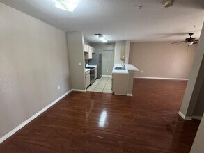 5455 Vineland Rd in Orlando, FL - Building Photo - Building Photo