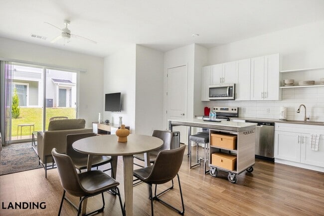 515 Corso Ln, Unit 818