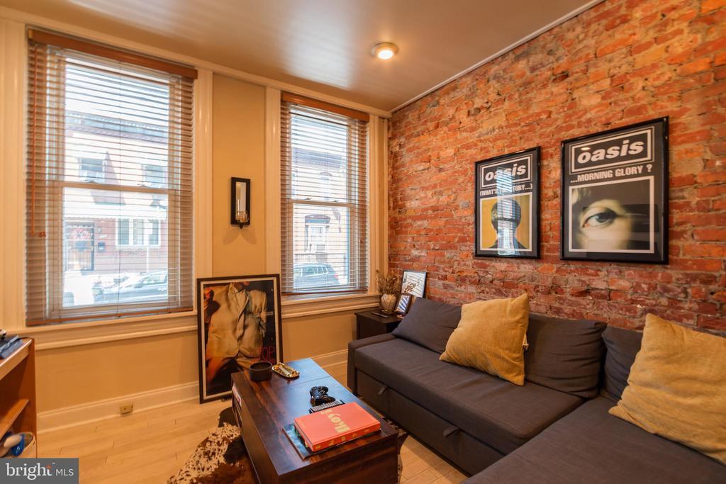 1720 Moore St in Philadelphia, PA - Building Photo