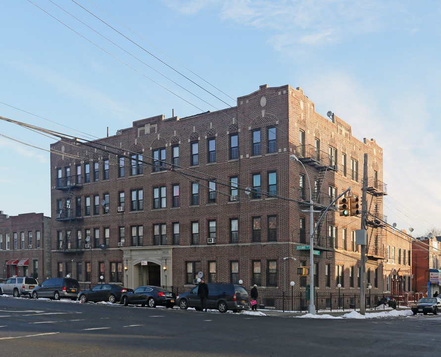 Sipberc Court in Brooklyn, NY - Building Photo