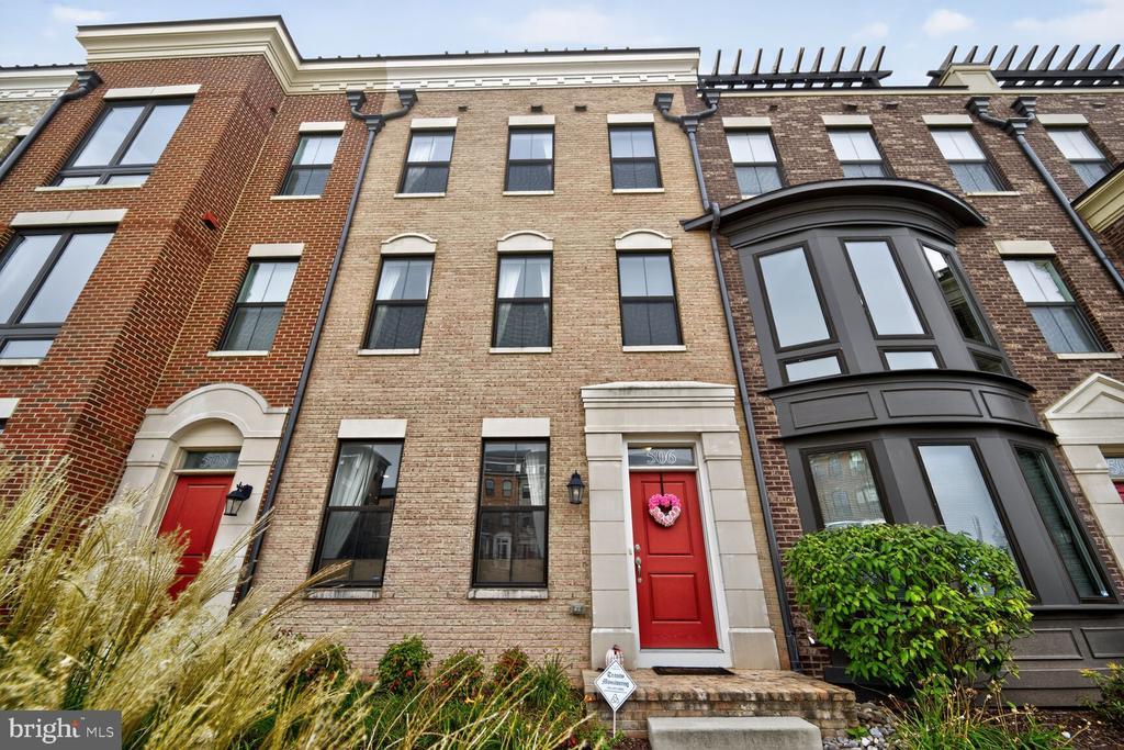 506 Riversail Ln in Oxon Hill, MD - Building Photo