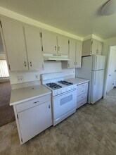 35 E C St-Unit -A in Halsey, OR - Building Photo - Building Photo