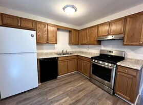 1390 Lincoln Dr, Unit A in Monaca, PA - Building Photo