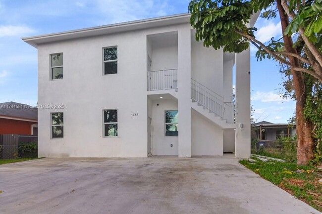 1935 NW 71st St-Unit -A in Miami, FL - Building Photo - Building Photo