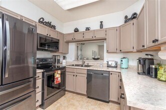 5999 Lake Pointe Dr in Orlando, FL - Building Photo - Building Photo