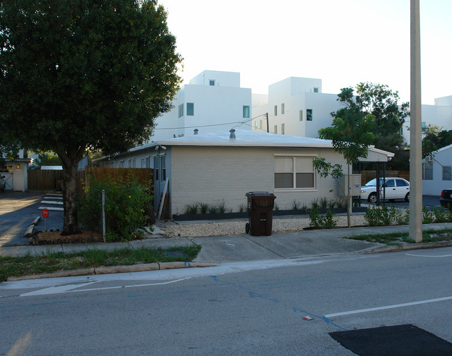 730 NE 3rd Ave in Fort Lauderdale, FL - Building Photo - Building Photo