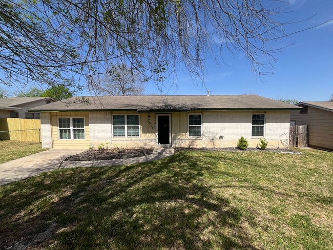 property at 7521 Valley Oak