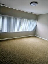 6455 Lake Ave, Unit 1 in Orchard Park, NY - Building Photo - Building Photo