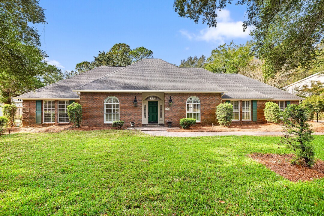 1300 Windward Cir in Niceville, FL - Building Photo