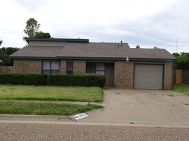 2303 84th St in Lubbock, TX - Building Photo
