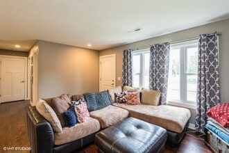 605 Elm St in Pella, IA - Building Photo - Building Photo