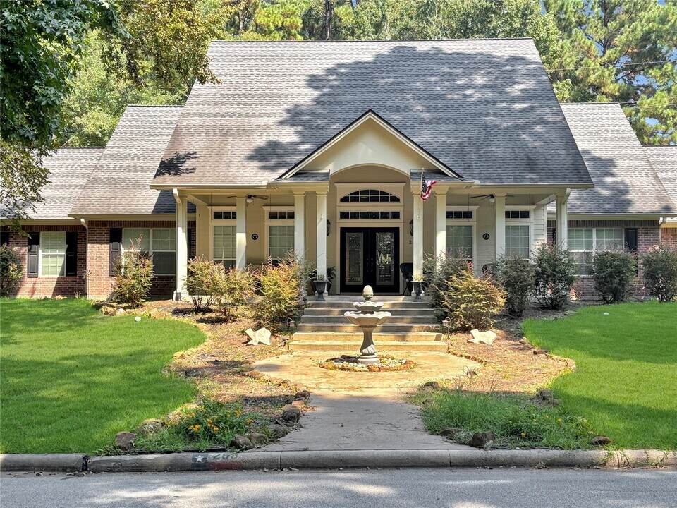 289 Broadmoor Dr in Huntsville, TX - Building Photo