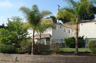 707 Windsor Ct in Vista, CA - Building Photo - Building Photo