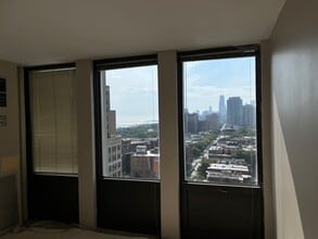 444 W Fullerton Pky, Unit 1805 in Chicago, IL - Building Photo - Building Photo