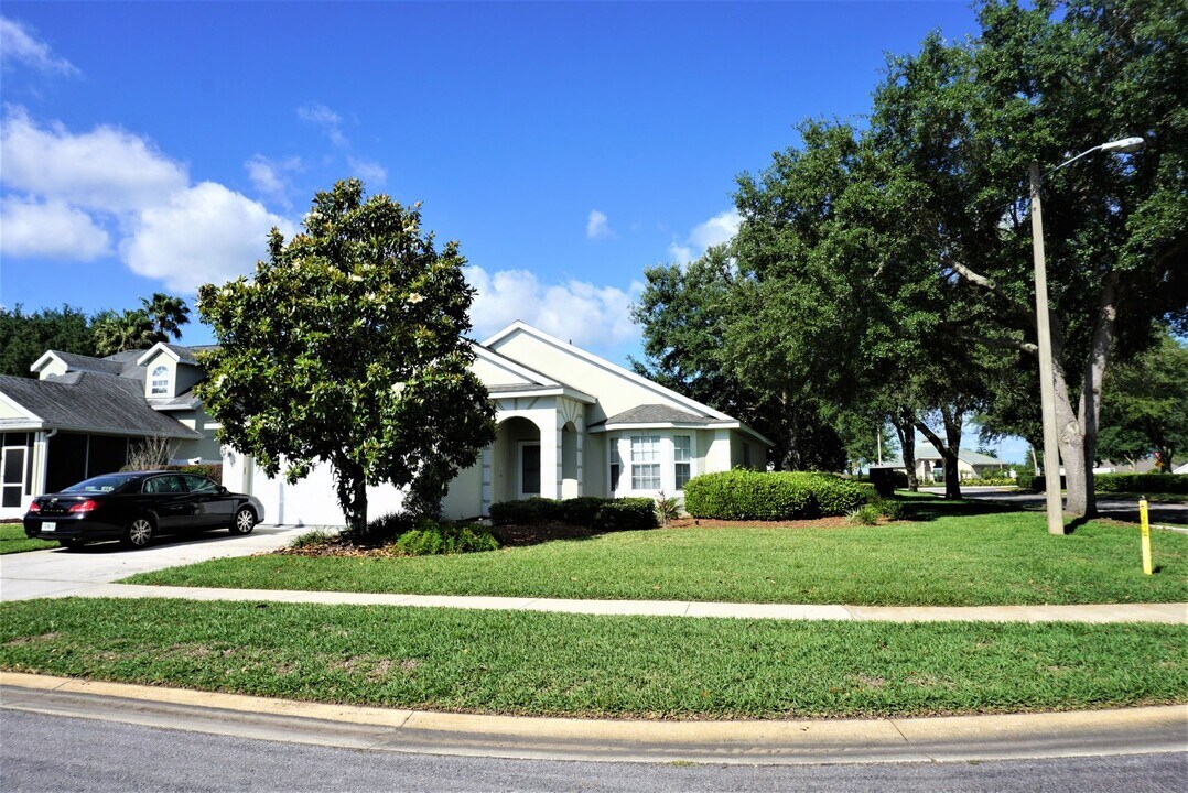 2745 Wilshire Rd in Clermont, FL - Building Photo