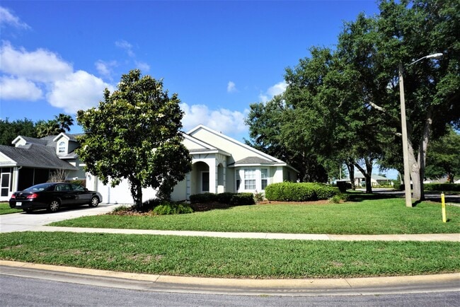 property at 2745 Wilshire Rd