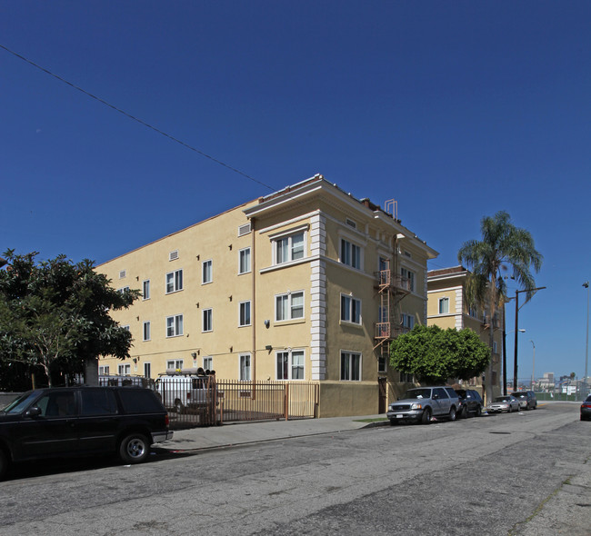 1348 Ingraham St in Los Angeles, CA - Foto de edificio - Building Photo