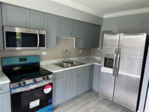 205 NW 17th St, Unit 22 in Fort Lauderdale, FL - Building Photo - Building Photo