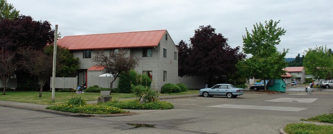 Oakcrest Family Housing in Corvallis, OR - Building Photo - Building Photo