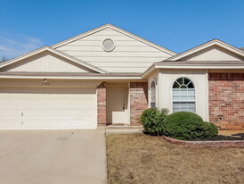 1704 Spicewood Trail in Fort Worth, TX - Building Photo