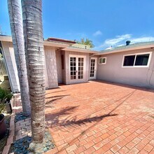226 Avenida Pelayo, Unit A in San Clemente, CA - Foto de edificio - Building Photo