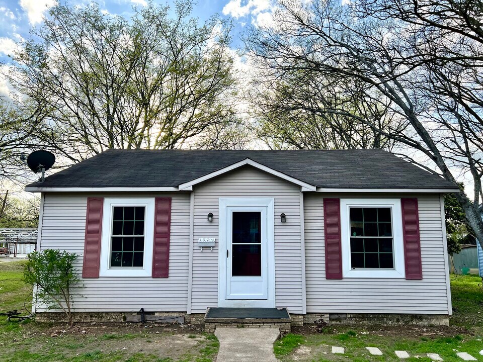 1324 Carmichael St in Malvern, AR - Building Photo