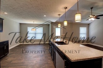 5689 Pearson Pkwy in Strafford, MO - Building Photo - Building Photo