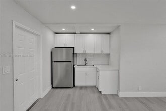 5657 Grant St in Hollywood, FL - Building Photo - Building Photo